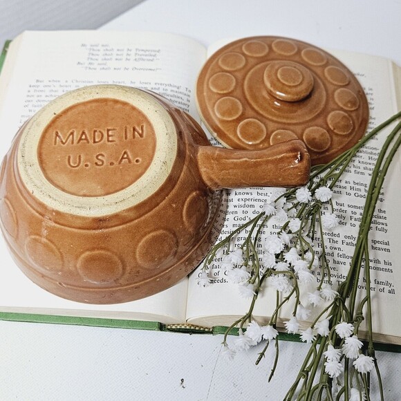 Vintage USA Stoneware Lidded  Pottery Soup Chili Bean Crock Terracotta Medallion - Picture 7 of 11